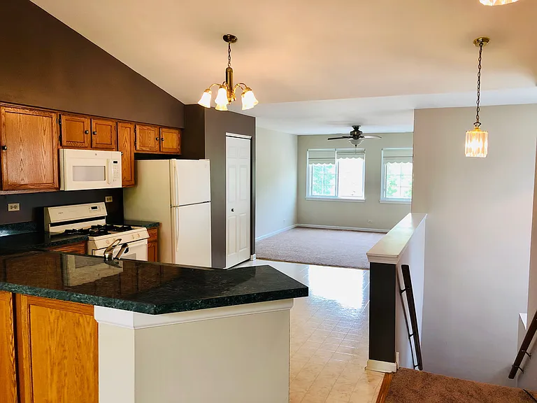 8225 Ripple Rdg — Photo 3