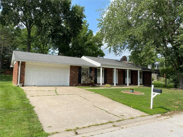 30 Satellite Dr, Hannibal, MO 63401