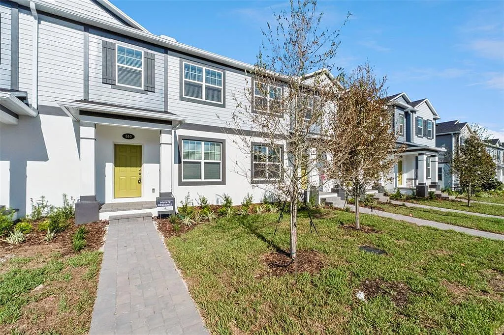 3 bed, 2.5 bath, 1691 sqft, $2,450 — Photo 2