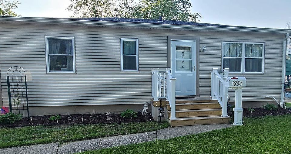 1st image of 693 Loretta St