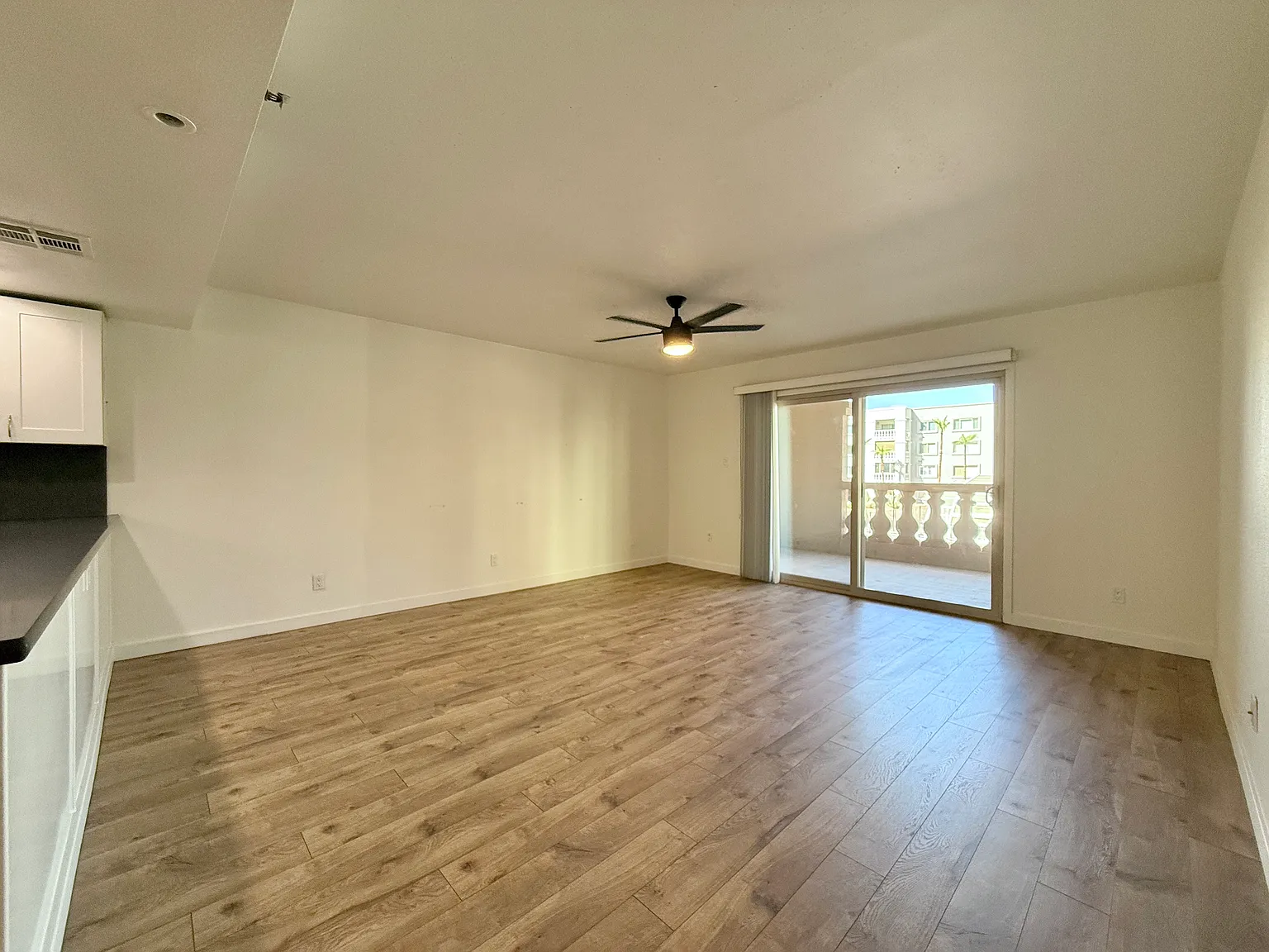 2 bed, 1200 sqft, $2,500 — Photo 4