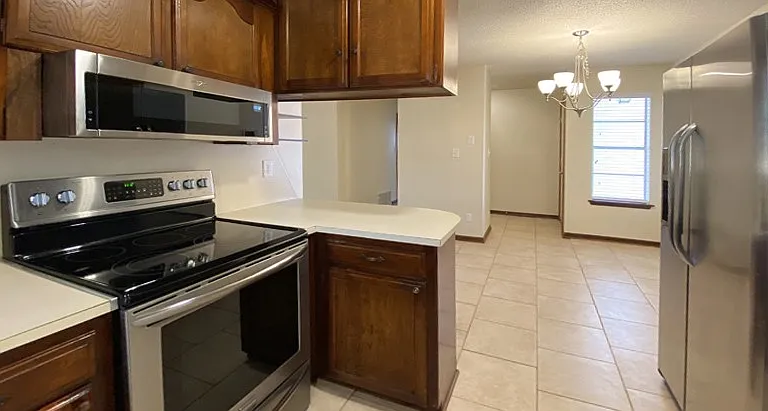 5709 NW Briarwood Dr — Photo 5