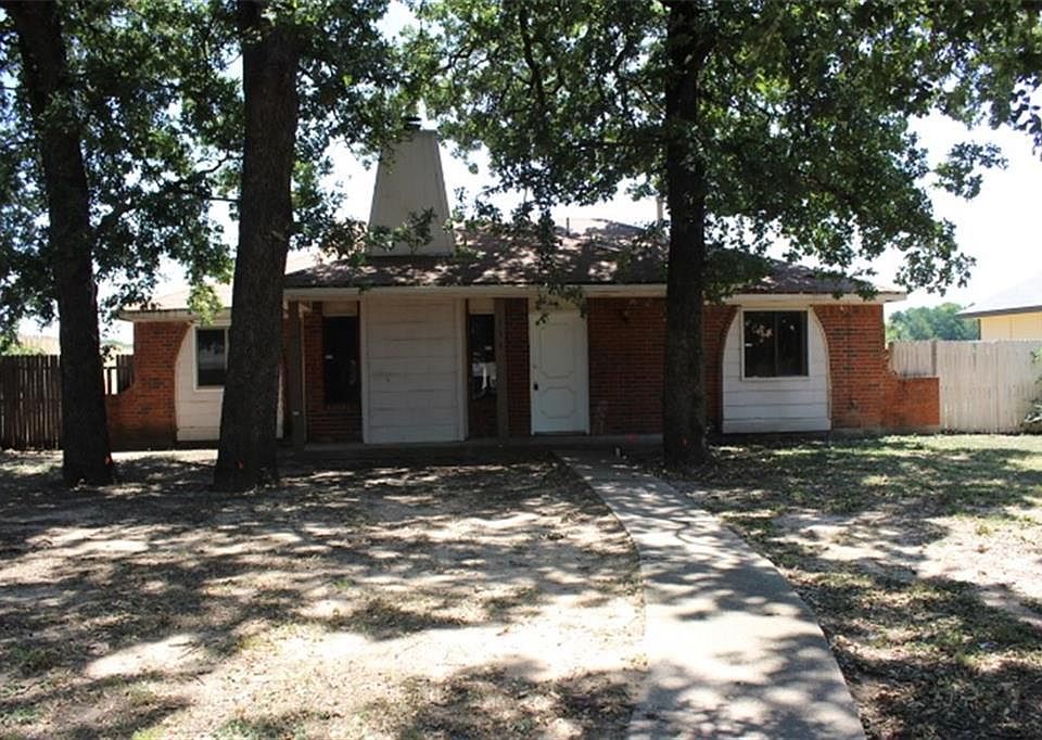 1st image of 156 S Pleasant Woods Dr