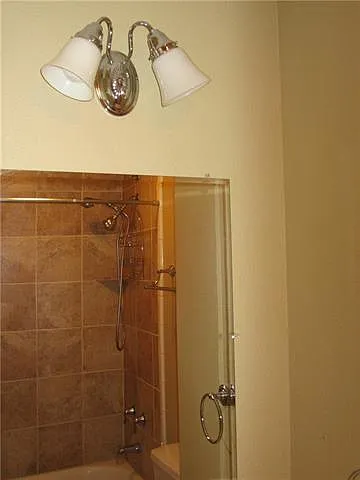 214 W Hickory St — Photo 6