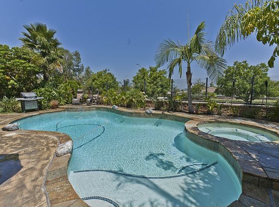 2nd image of 971 Stanislaus Dr