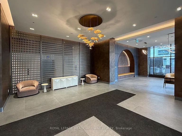 27 Korda Gate #1811 — Photo 3