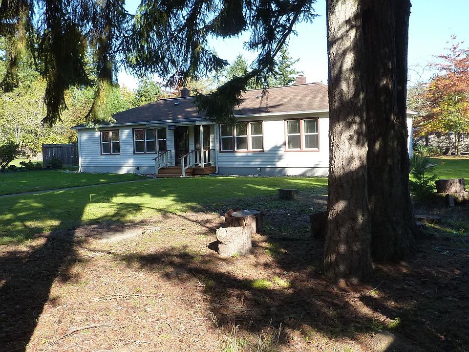 View front of duplex from Fort Ward Hill Road