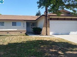 1512 W La Vida Ave, Visalia, CA 93277