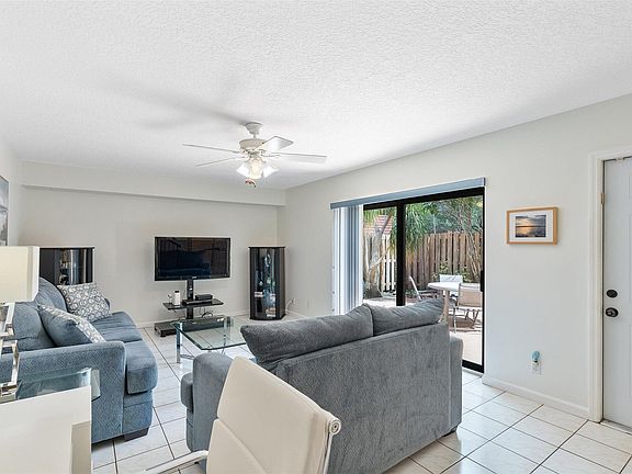 5th image of 702 NW 98TH Circle