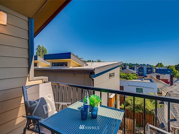 3rd image of 5942 California Ave SW Unit C