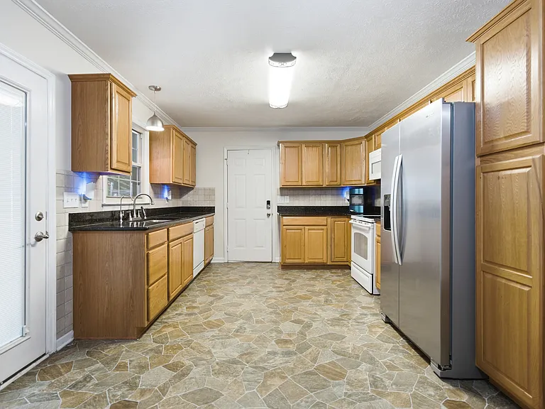 1343 Cason Trl — Photo 9