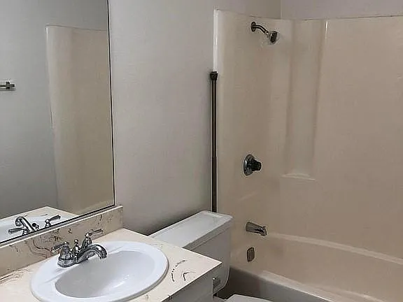 830 N Adele St #D — Photo 14