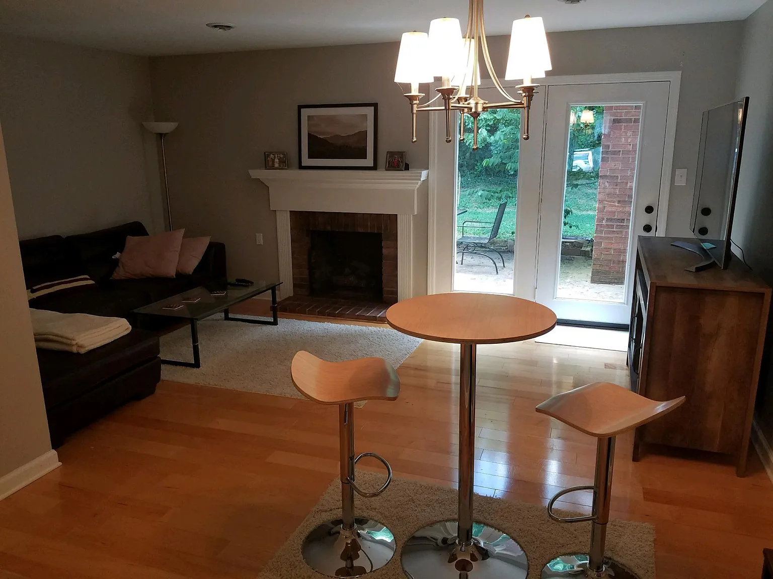 2 bed, 1.5 bath, 1064 sqft, $1,700 — Photo 2