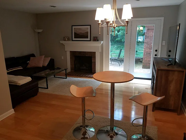 Light and airy living/dining area