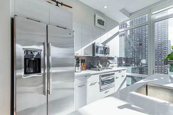 Rented by Bond New York | media 29