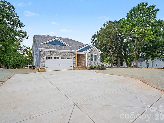 2nd image of 2416 Waxhaw Indian Trail Rd