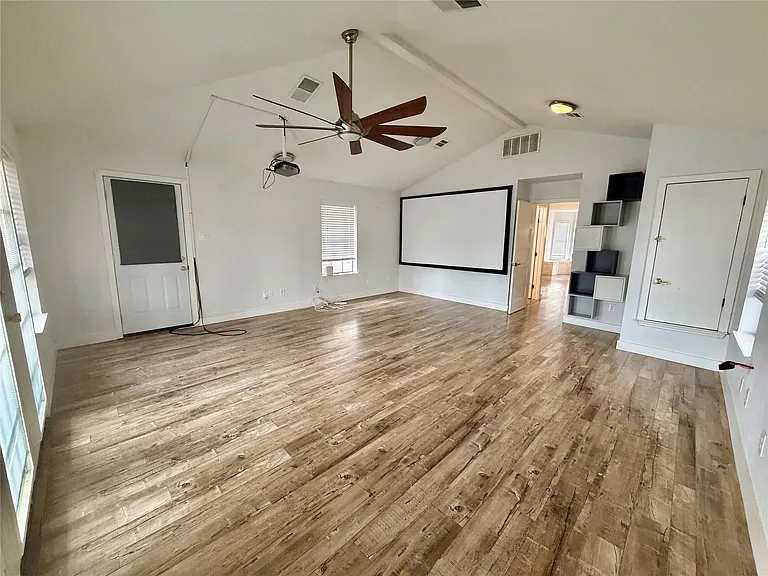 17844 Park Valley Dr — Photo 22