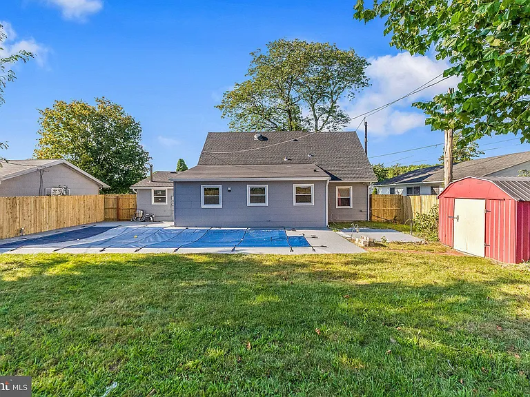 12 Holbrook Ln — Photo 30