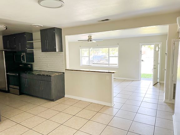 3rd image of 1804 Willow Ln