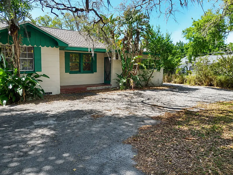 3 bed, 2.0 bath, 1250 sqft, $1,995 — Photo 2