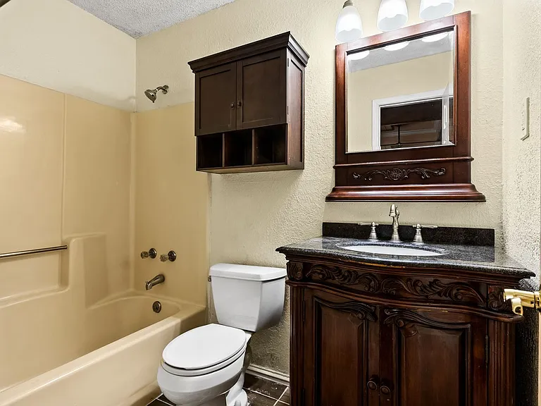 2407 Hidden Valley Dr — Photo 16