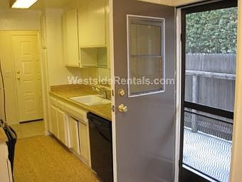 4th image of 1608 Greenfield Ave APT 101