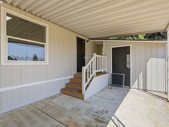 3rd image of 386 Lochaven Ave