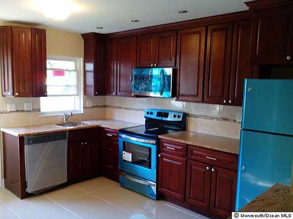 3rd image of 496 Thornbury Court #D