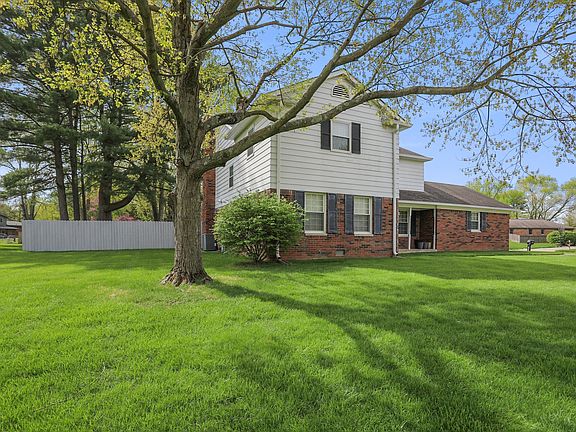 3rd image of 1209 Darby Ln