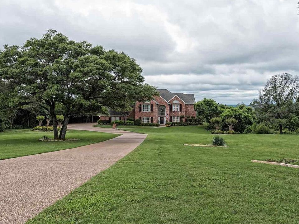 1st image of 819 Forest Oaks Cir