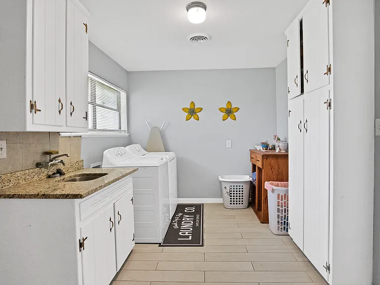 5009 Strummer Dr — Photo 5