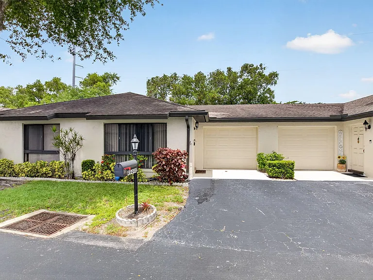 4944 Equestrian Cir #A — Photo 2