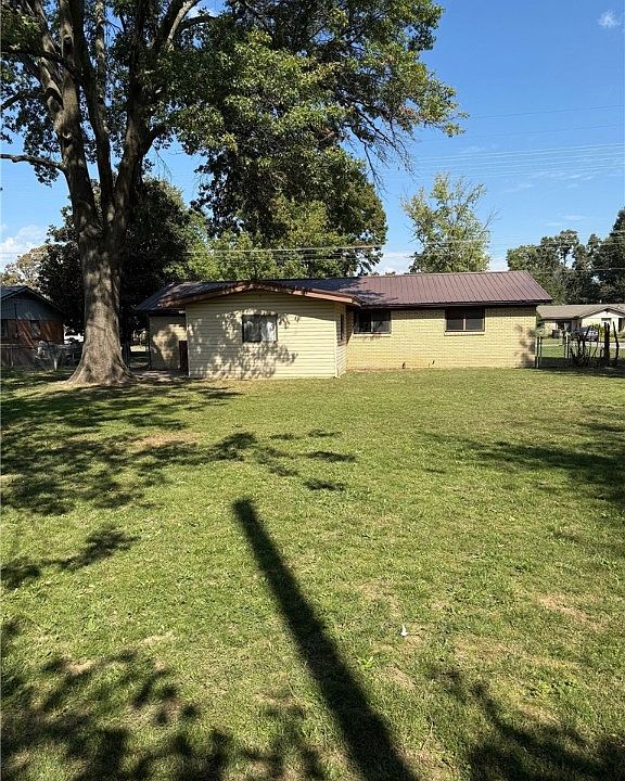 2nd image of 1409 Crawford Ave
