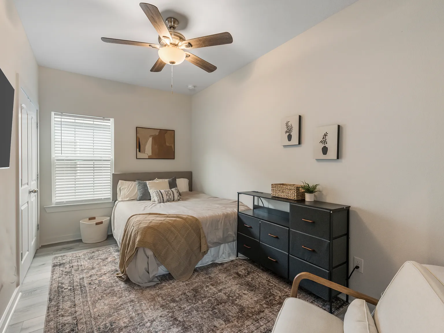 3 bed, 1400 sqft, $2,650 — Photo 3