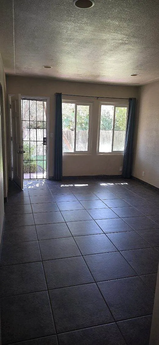 Studio, 650 sqft, $1,195 — Photo 3