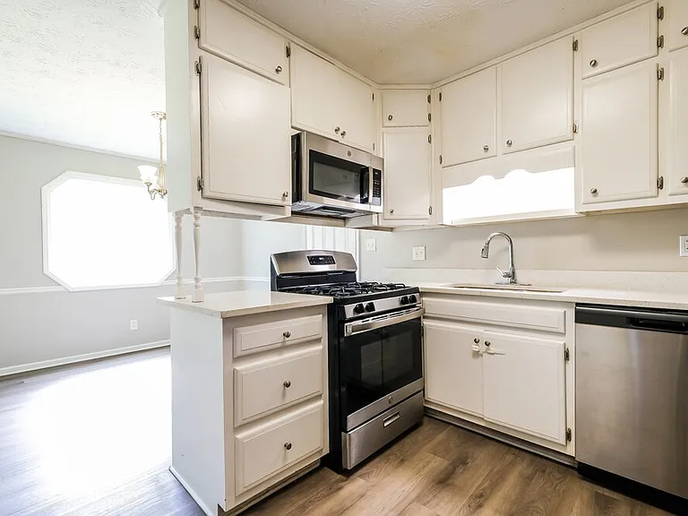 5503 Springwood Ln — Photo 8