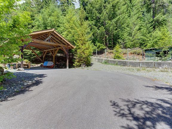 3rd image of 9857 Youbou Rd