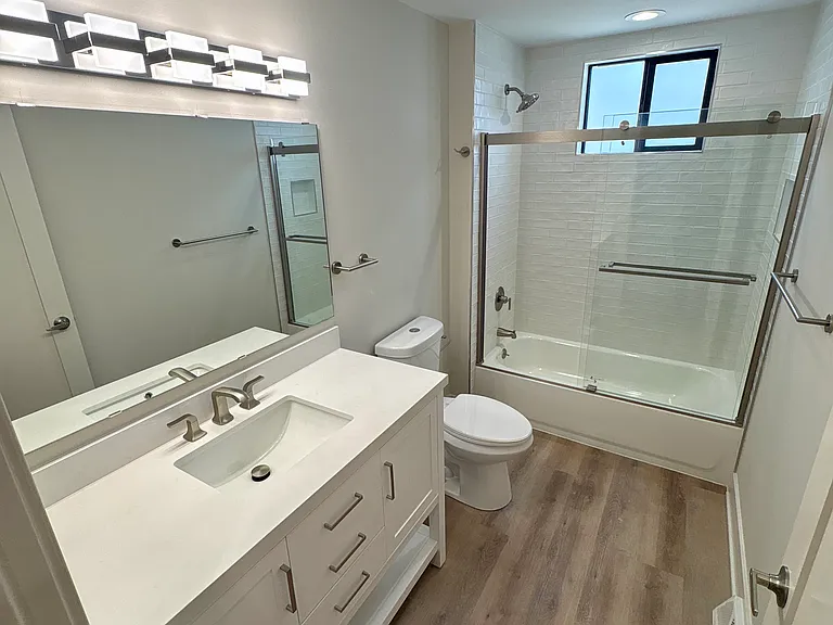 2212 N Cambridge Ave #2212 — Photo 8