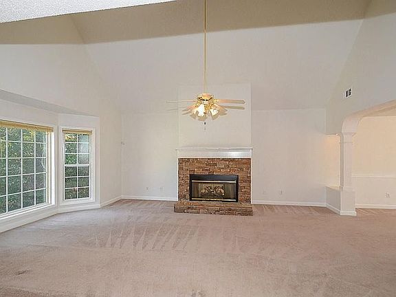 5th image of 5473 Twin Oak Dr