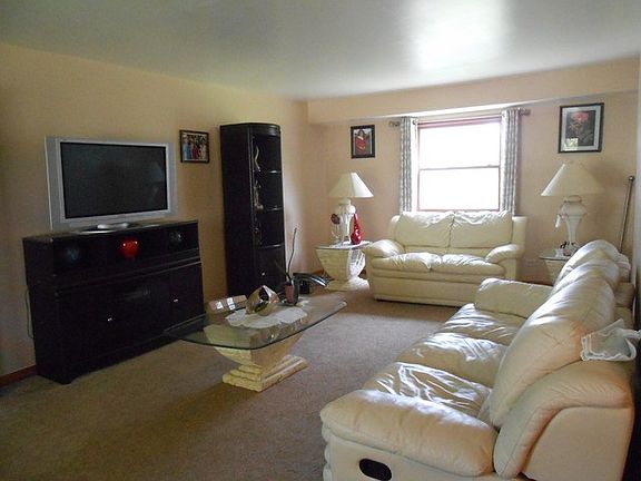 2nd image of 131 Armitage Ave