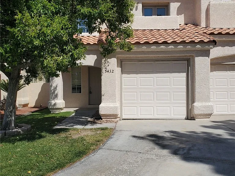 5432 Royal Vista Ln — Photo 1