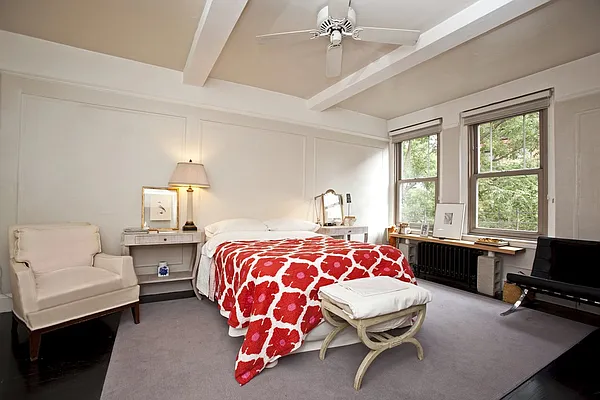 Sold by Yael Dunsky Real Estate | media 11