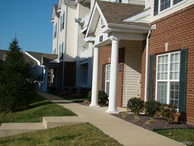 1st image of 33 Kassebaum Ln APT 207