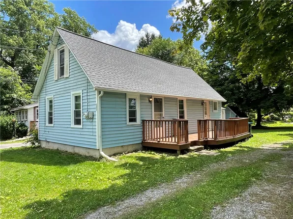 121 River Meadow Dr, Rochester, NY 14623