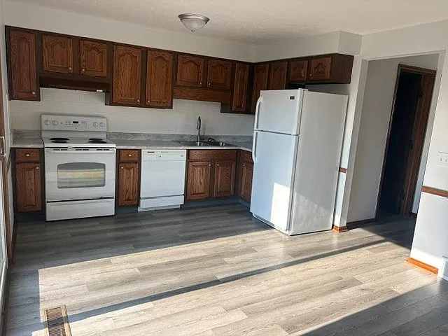 2 bed, 1.5 bath, 1000 sqft, $1,195 — Photo 3