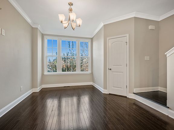 5th image of 3147 Long Blvd