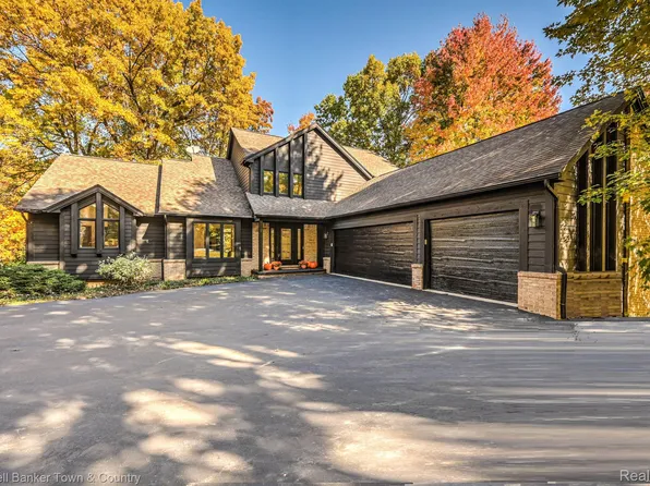 6585 Willowbrook Dr, Clarkston, MI 48346