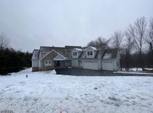 12 Exeter Ln, Hamburg, NJ 07419