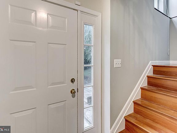3rd image of 611 Baystone Ct