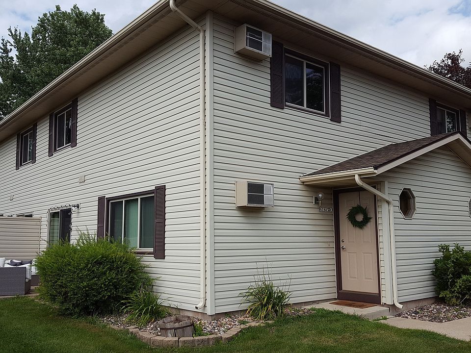 Unit D (2-level townhome)